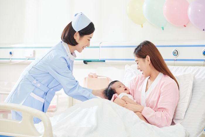 攝圖網_501677937_高檔月子中心護理和母子形象（企業商用）.jpg